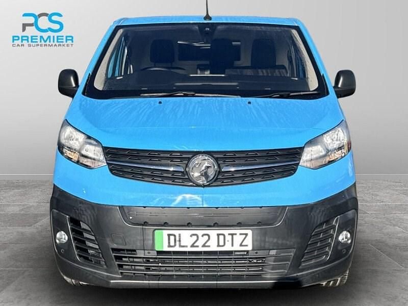 Used Vauxhall Vivaro 100 kW (136 HP) 2022 Mauve/pink MPV