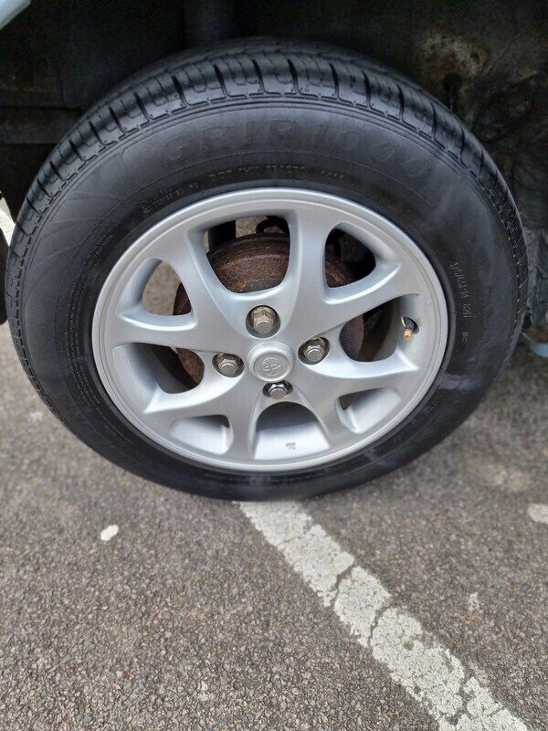Silver Used 2003 Toyota Yaris Hatchback | £1,495 (Good price) - Image 1/4