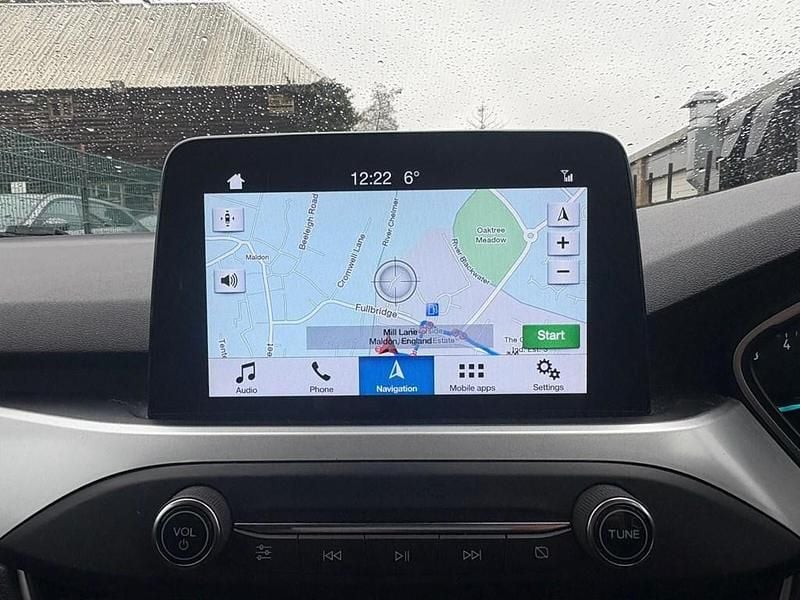 Used Ford Focus Zetec 100 HP (73 kW) 2019 White Hatchback