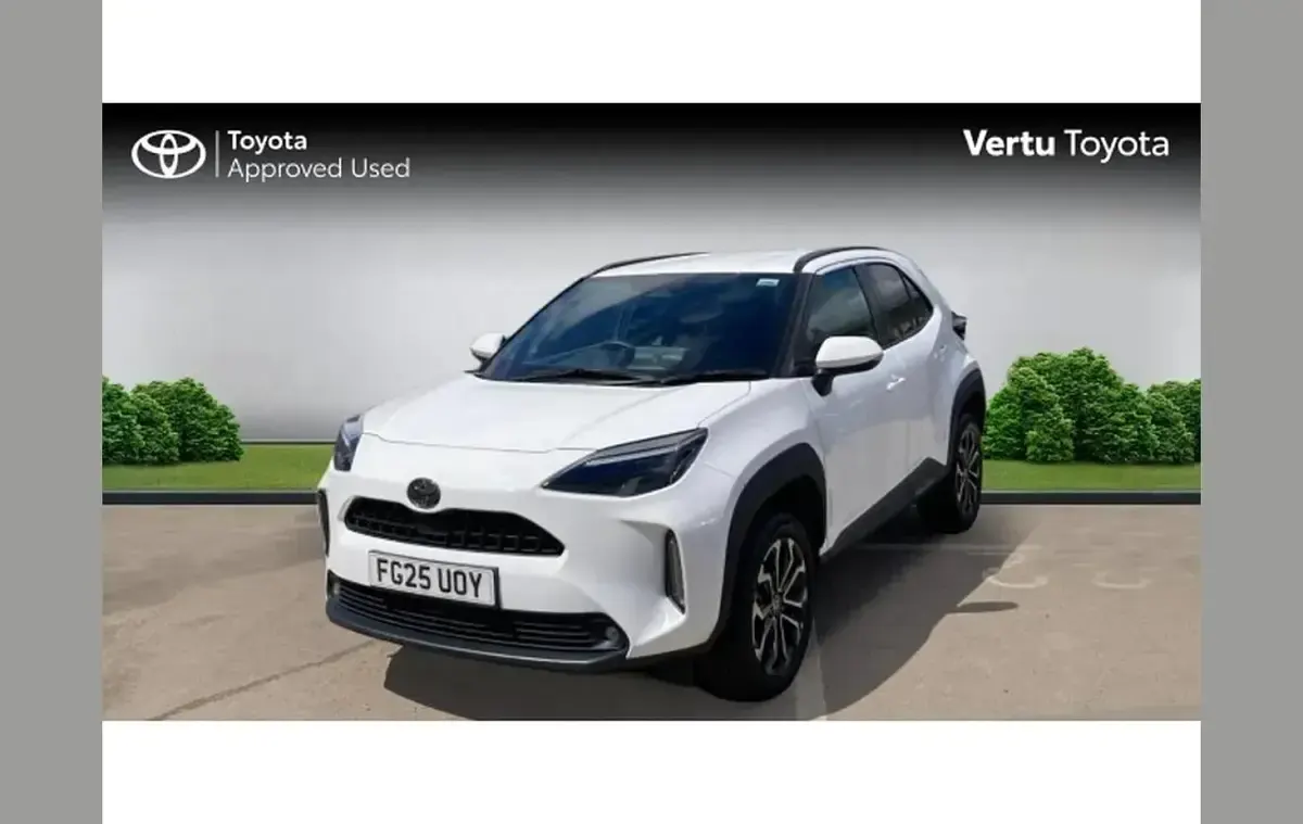 Used Toyota Yaris Cross Design 113 HP (83 kW) 2025 White SUV