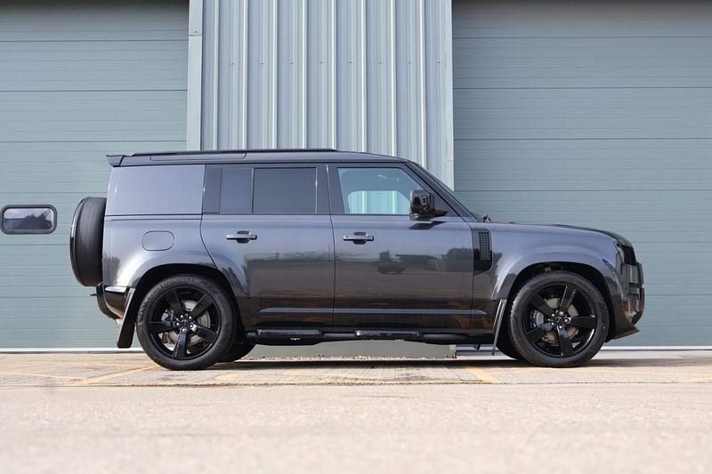 New Land Rover Defender HSE 2026 Grey SUV