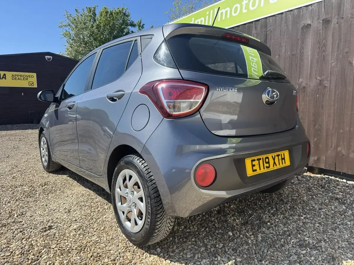 Used Hyundai i10 SE 66 HP (48 kW) 2019 Grey Hatchback