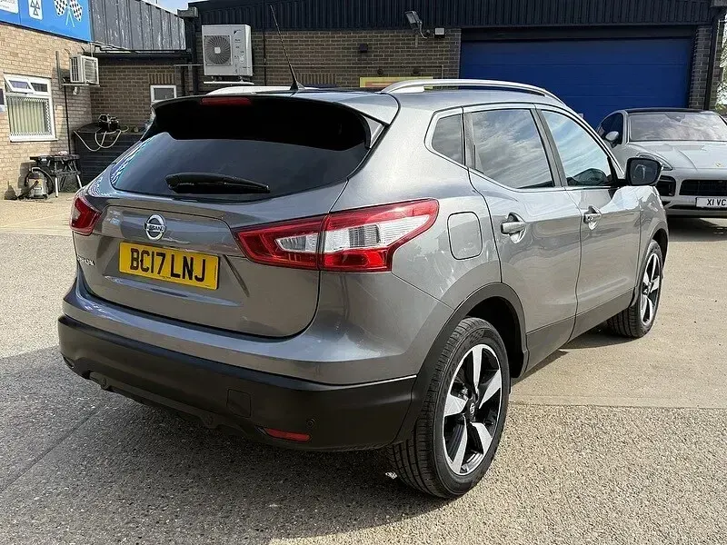 Usado Nissan Qashqai N-Vision 110 CV (80 kW) 2017 Gris SUV