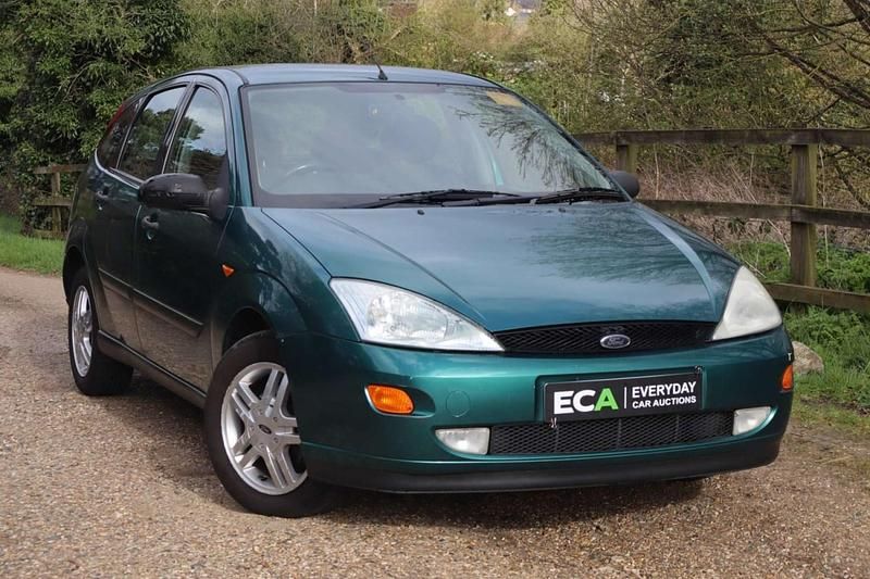 Used Ford Focus 100 HP (73 kW) 2001 Green Sedan