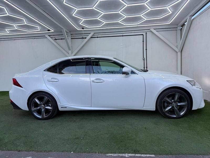Used Lexus IS300h 223 HP (164 kW) 2013 White Sedan