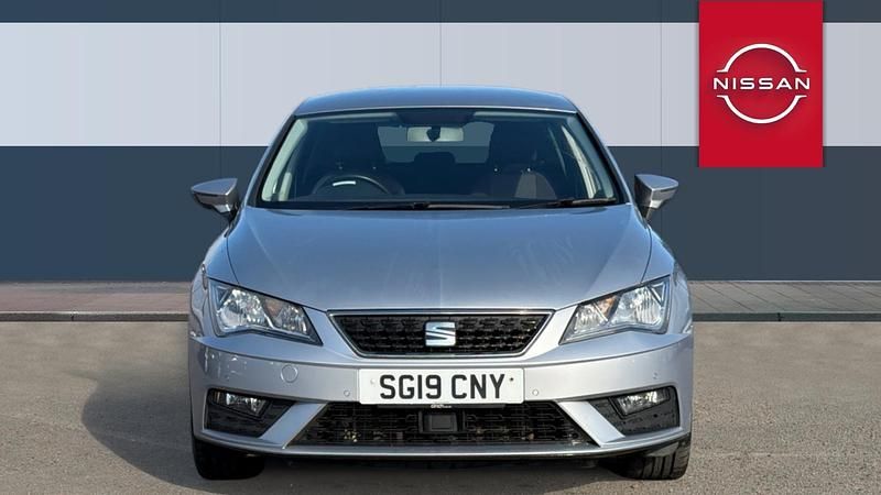 Used Seat Leon SE Dynamic 115 HP (84 kW) 2019 Silver Hatchback