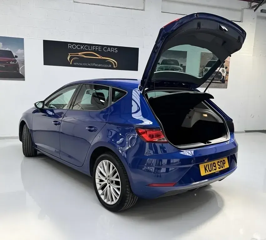 Used Seat Leon SE Dynamic 115 HP (84 kW) 2019 Blue Hatchback
