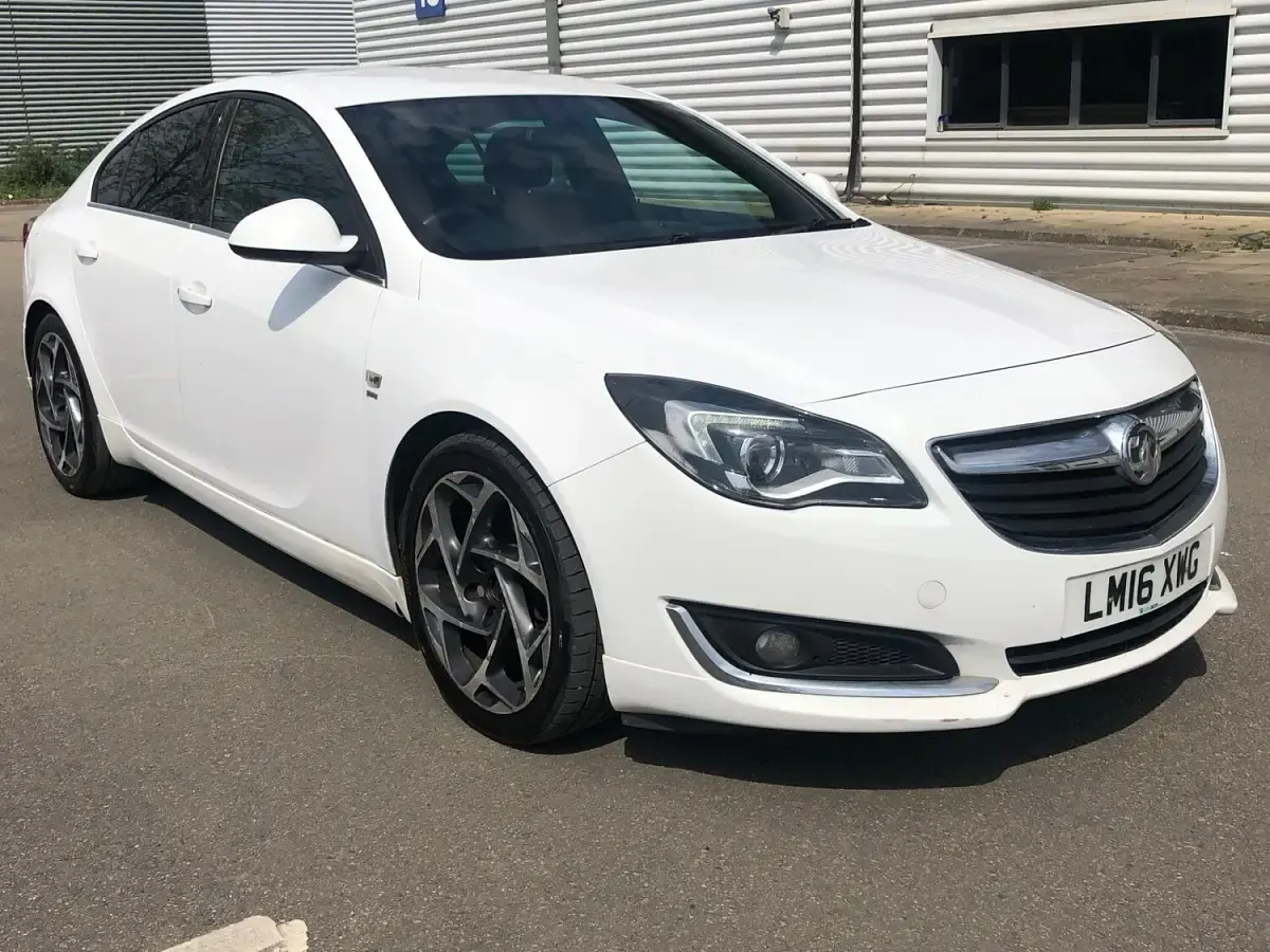Used Vauxhall Insignia SRi 2016 White Hatchback