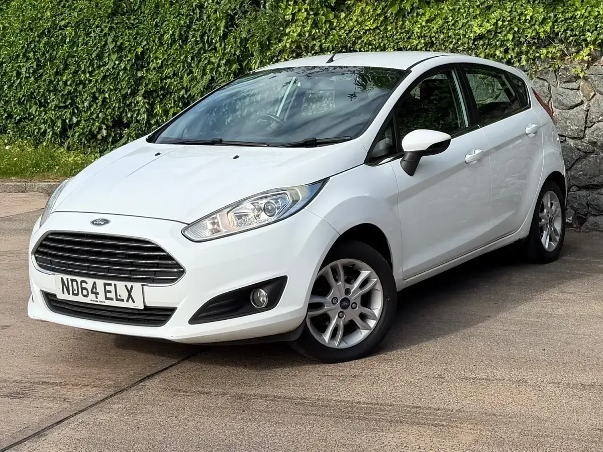 Used Ford Fiesta Zetec 75 HP (55 kW) 2014 White Hatchback