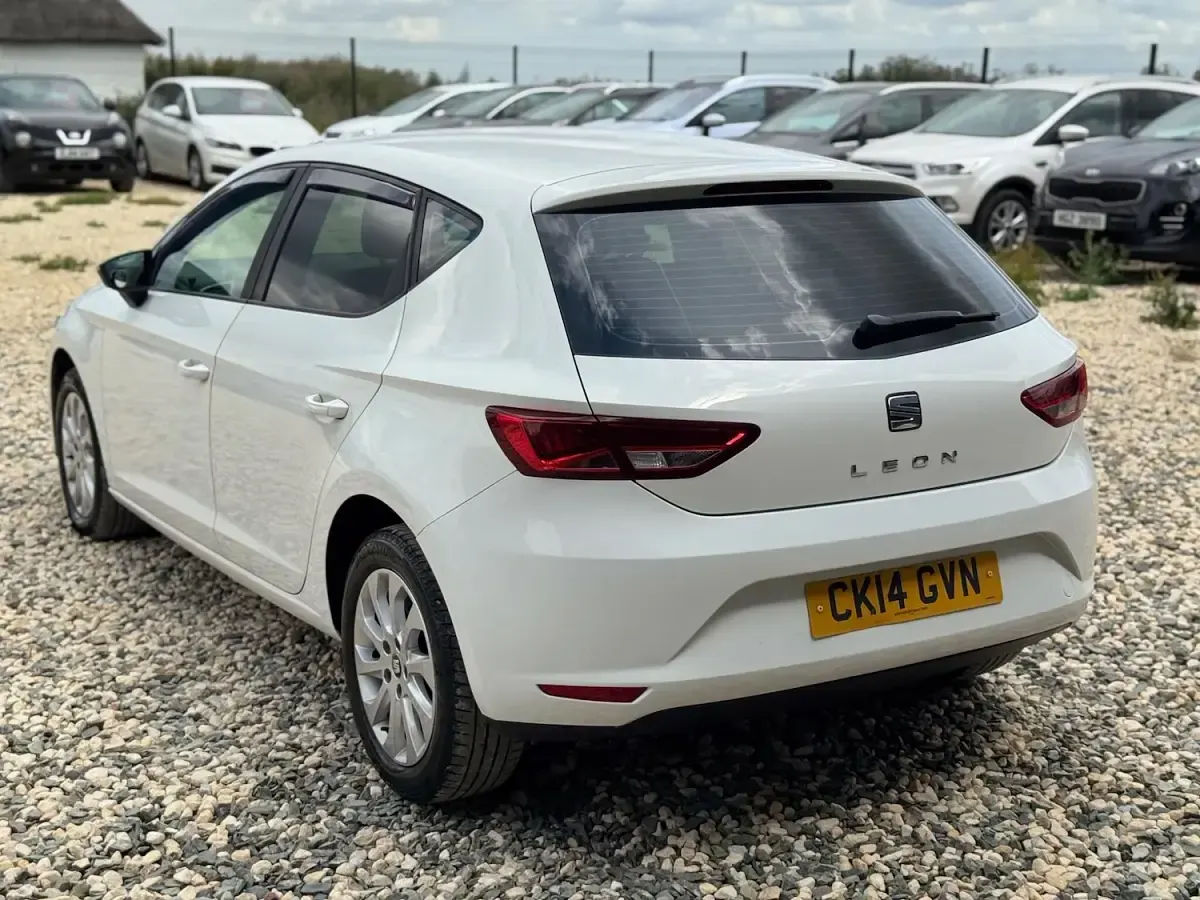Used Seat Leon SE 110 HP (80 kW) 2014 White Hatchback