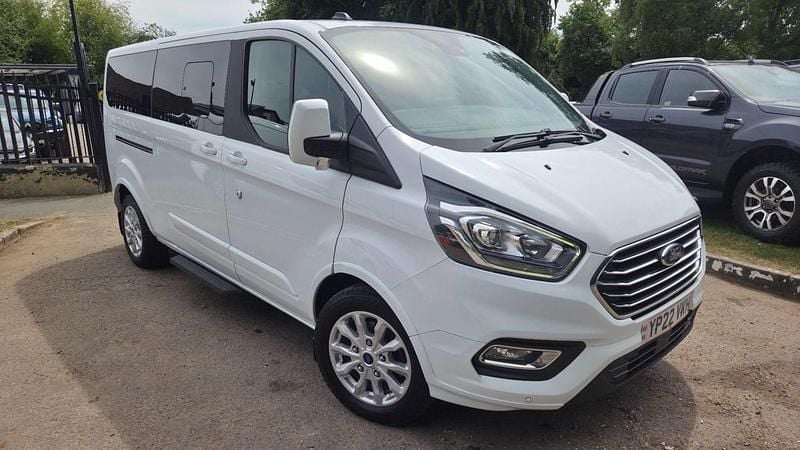 White Used 2022 Ford Tourneo Titanium MPV | £21,500 (Fair price) - Image 1/4