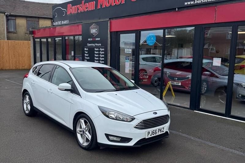Used Ford Focus Zetec 100 HP (73 kW) 2017 White Hatchback