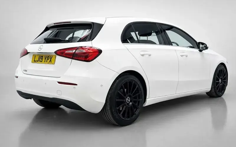 Used Mercedes A180 Executive 136 HP (100 kW) 2019 White Hatchback