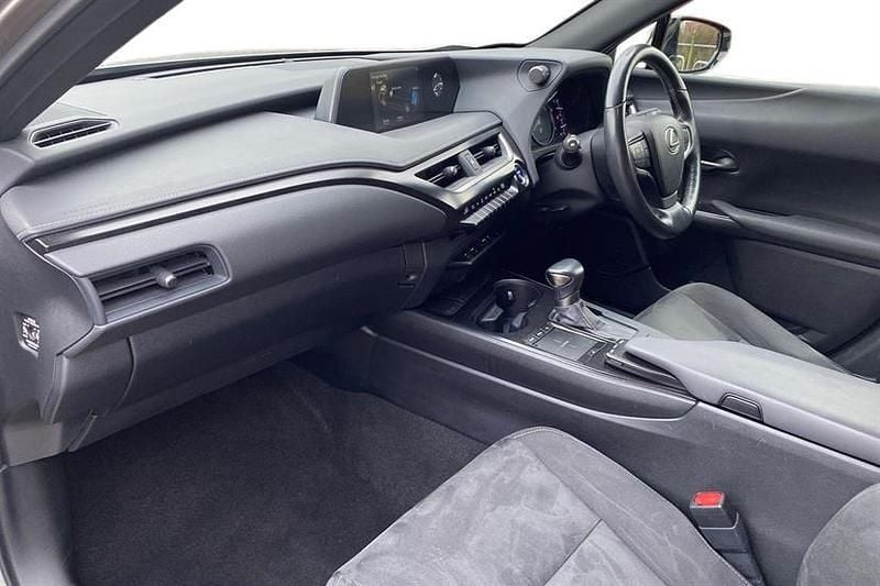 Used Lexus UX 250h 184 HP (135 kW) 2019 Silver SUV