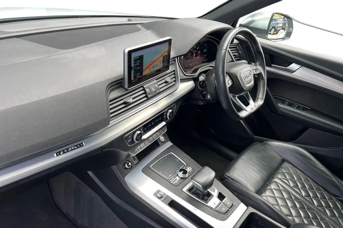 Used Audi Q5 Design 347 HP (255 kW) 2020 Glacier white SUV