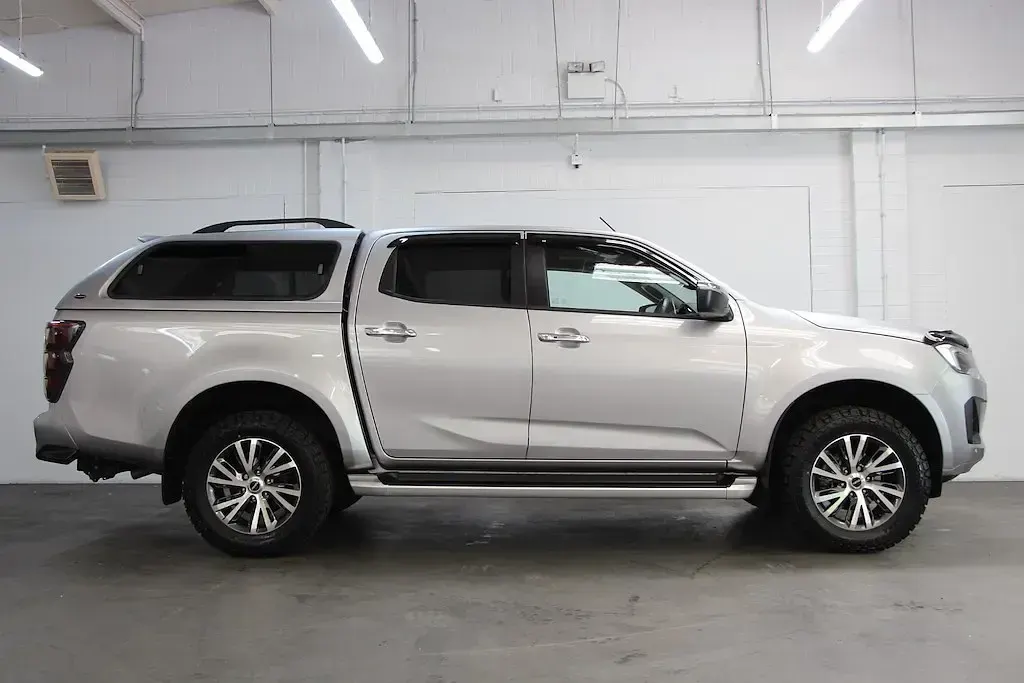 Begagnad Isuzu D-Max 163 HK (119 kW) 2025 Silver Pickup