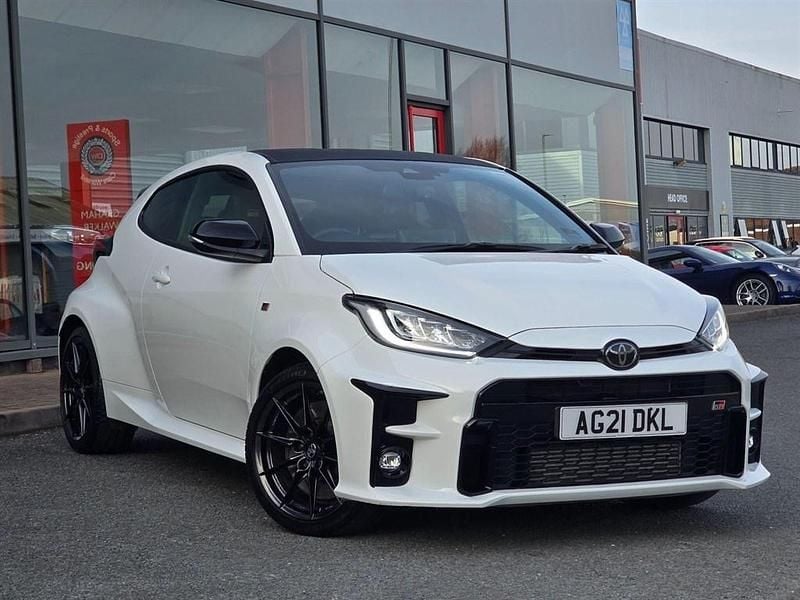 Used Toyota Yaris 272 HP (200 kW) 2021 White Hatchback