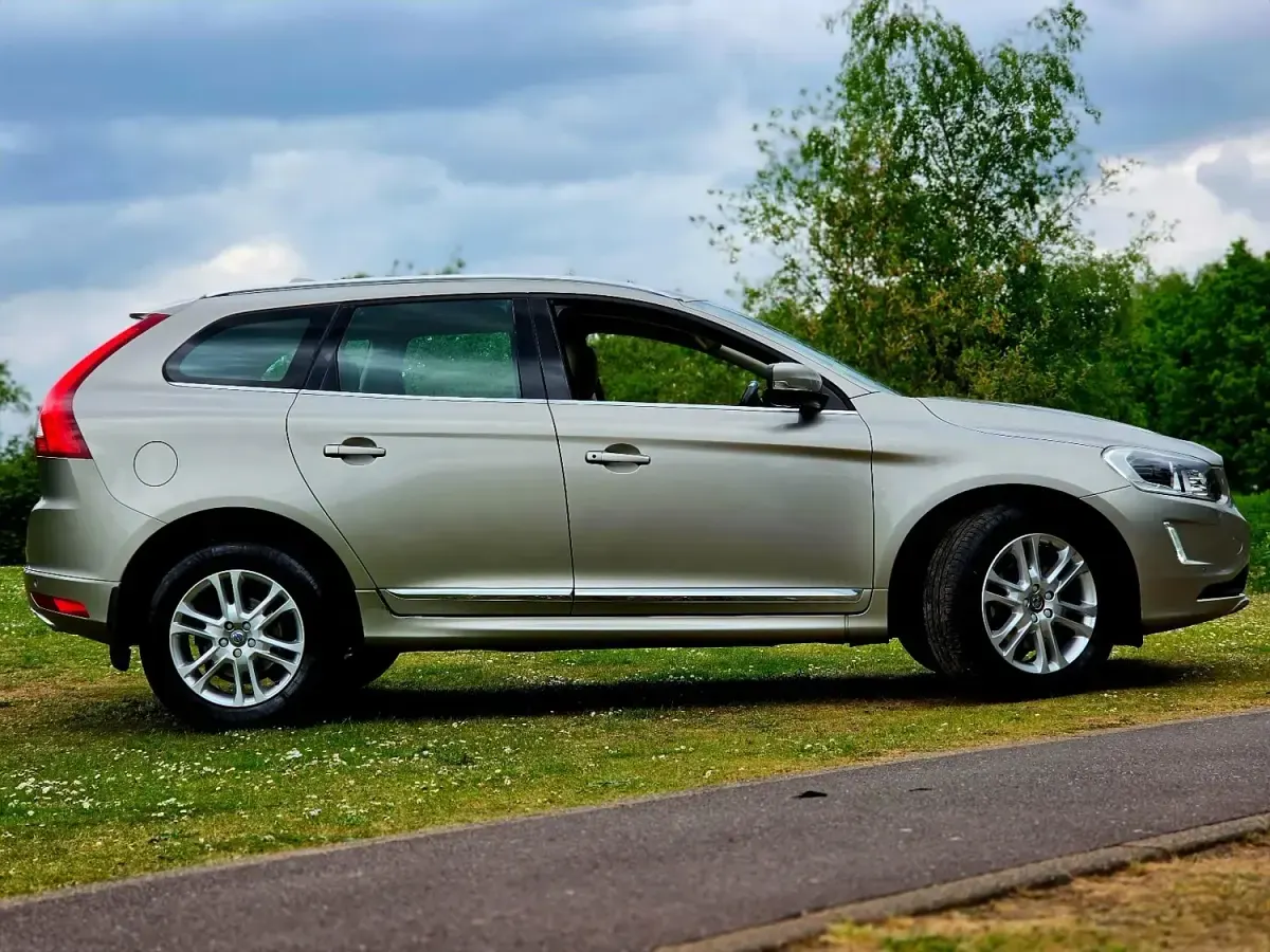 Second-hand Volvo XC60 SE Lux 2015 Auriu SUV