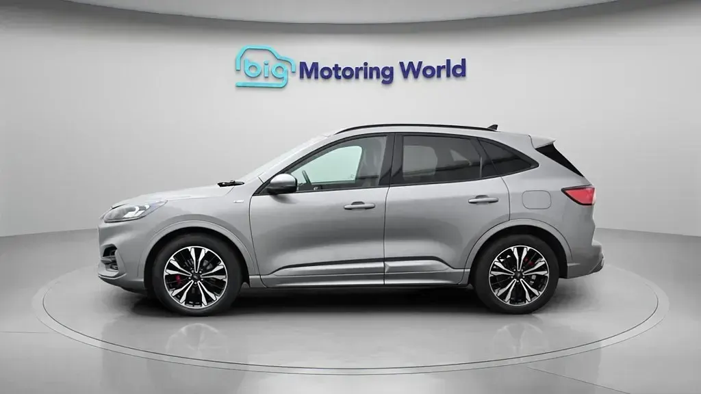 Usado Ford Kuga ST-Line X 190 CV (139 kW) 2023 Plateado SUV
