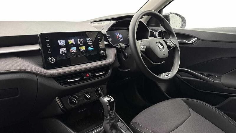 Used Skoda Fabia Colour Edition 85 HP (62 kW) 2024 Moon white metallic black magic pearl effect Hatchback