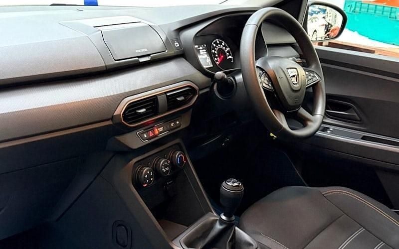 Used Dacia Sandero Essentiel 91 HP (66 kW) 2022 White Hatchback