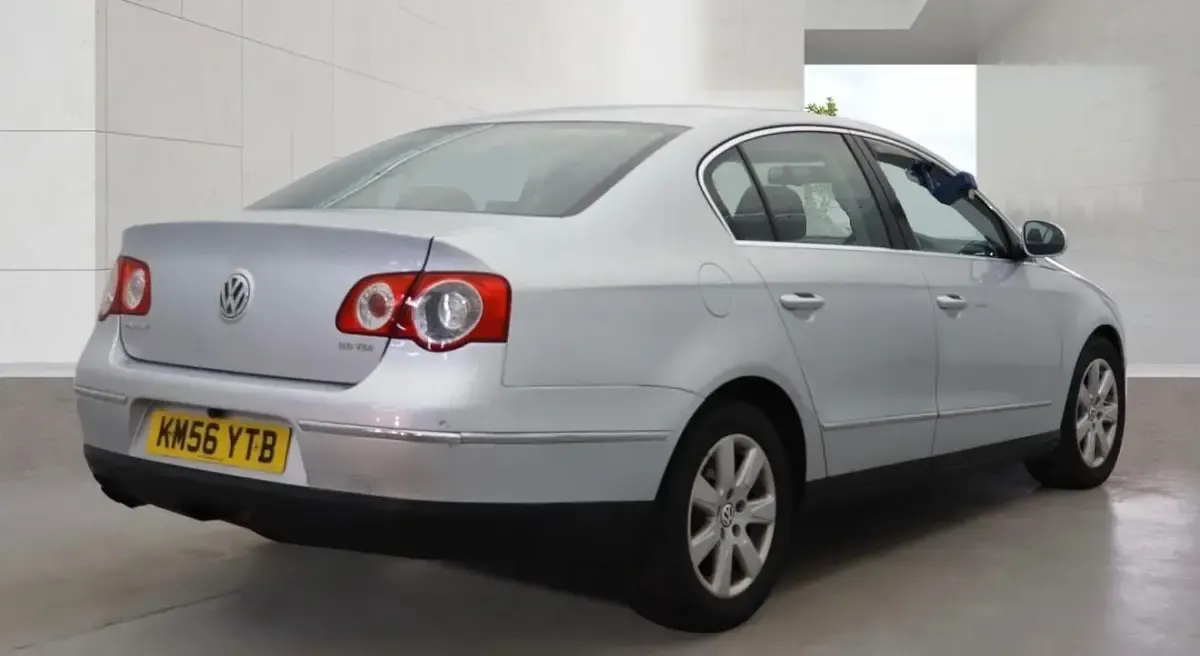 Begagnad VW Passat SE 2006 Silver Sedan