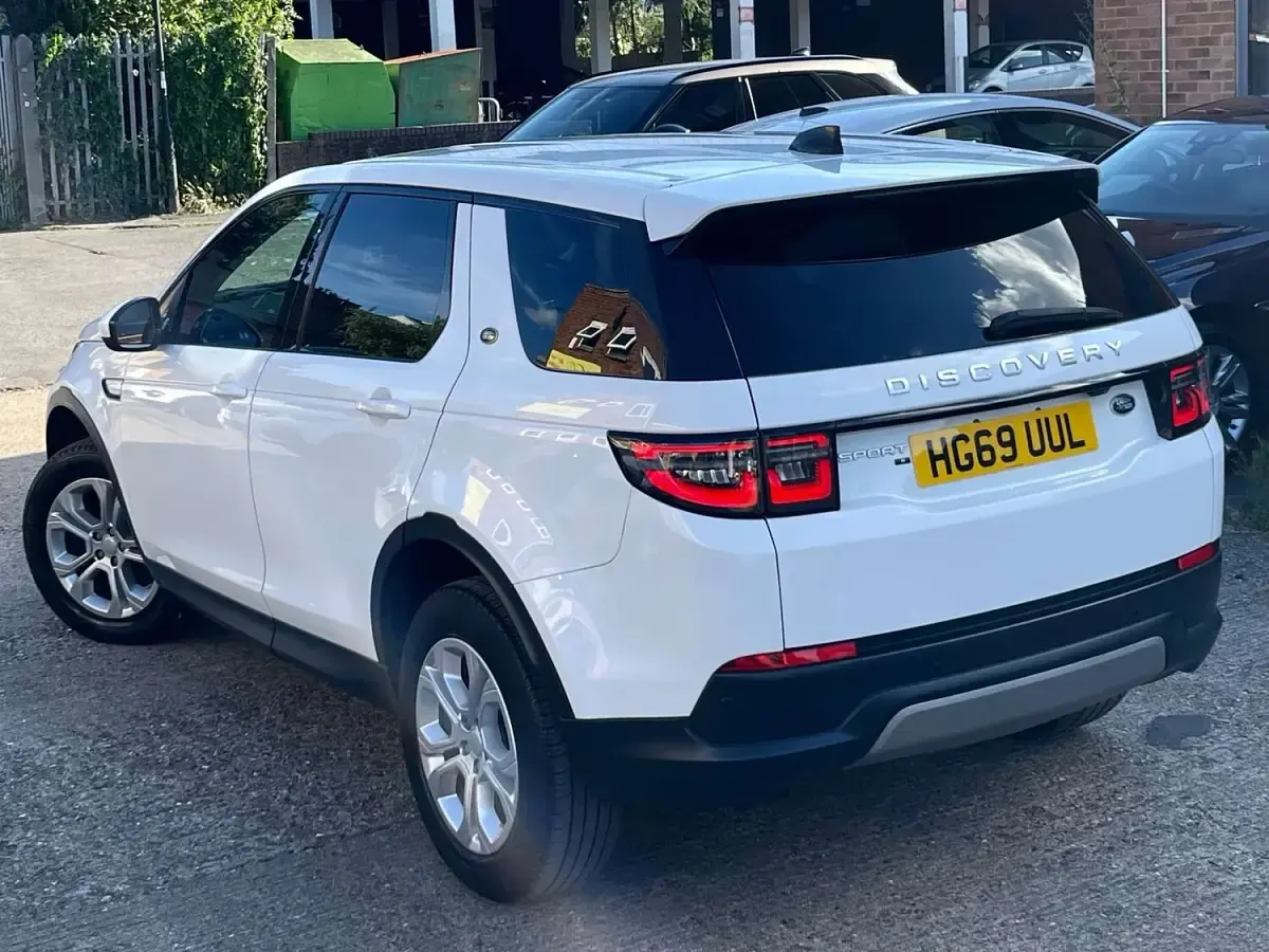 Used Land Rover Discovery Sport S 150 HP (110 kW) 2020 White SUV