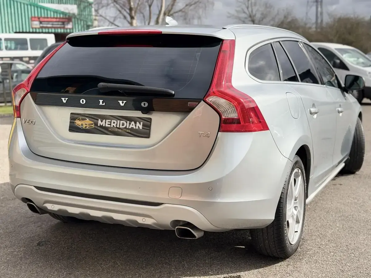 Used Volvo V60 SE Lux 180 HP (132 kW) 2026 Silver Estate