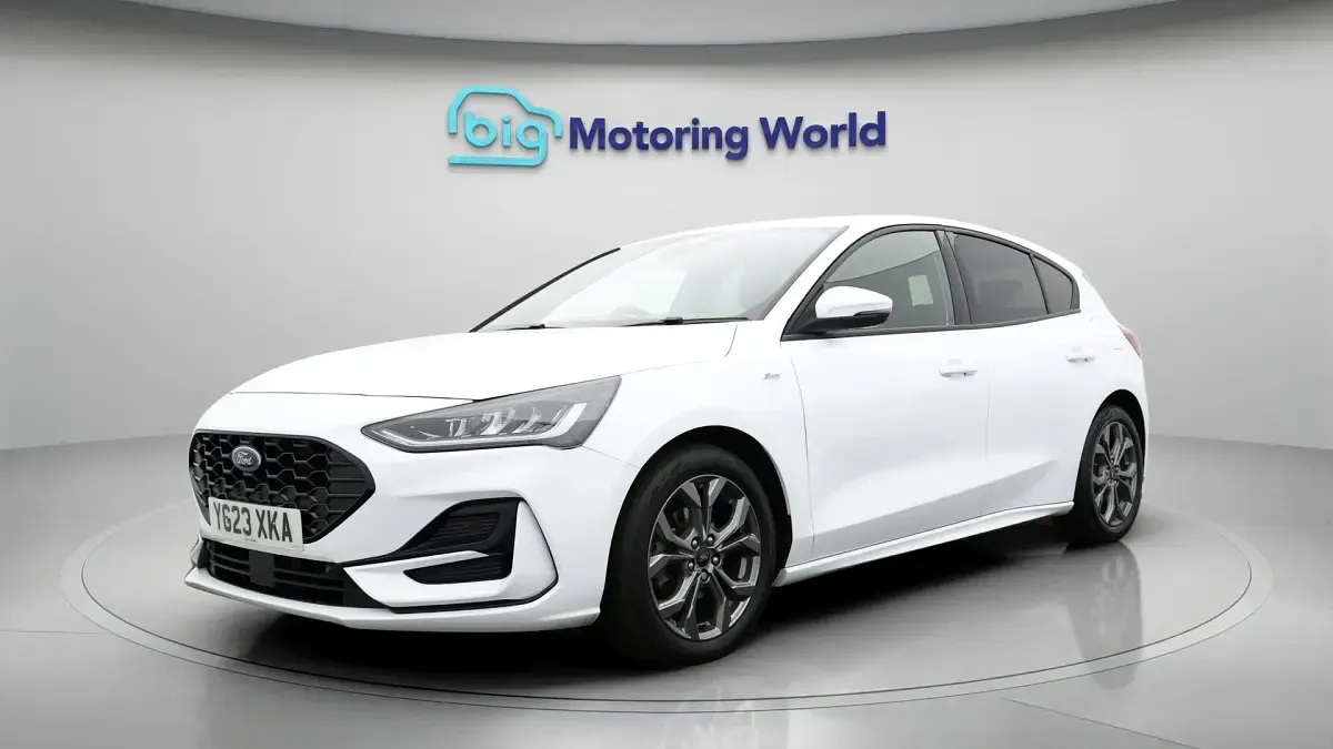 Used Ford Focus ST-Line 125 HP (91 kW) 2023 White Hatchback