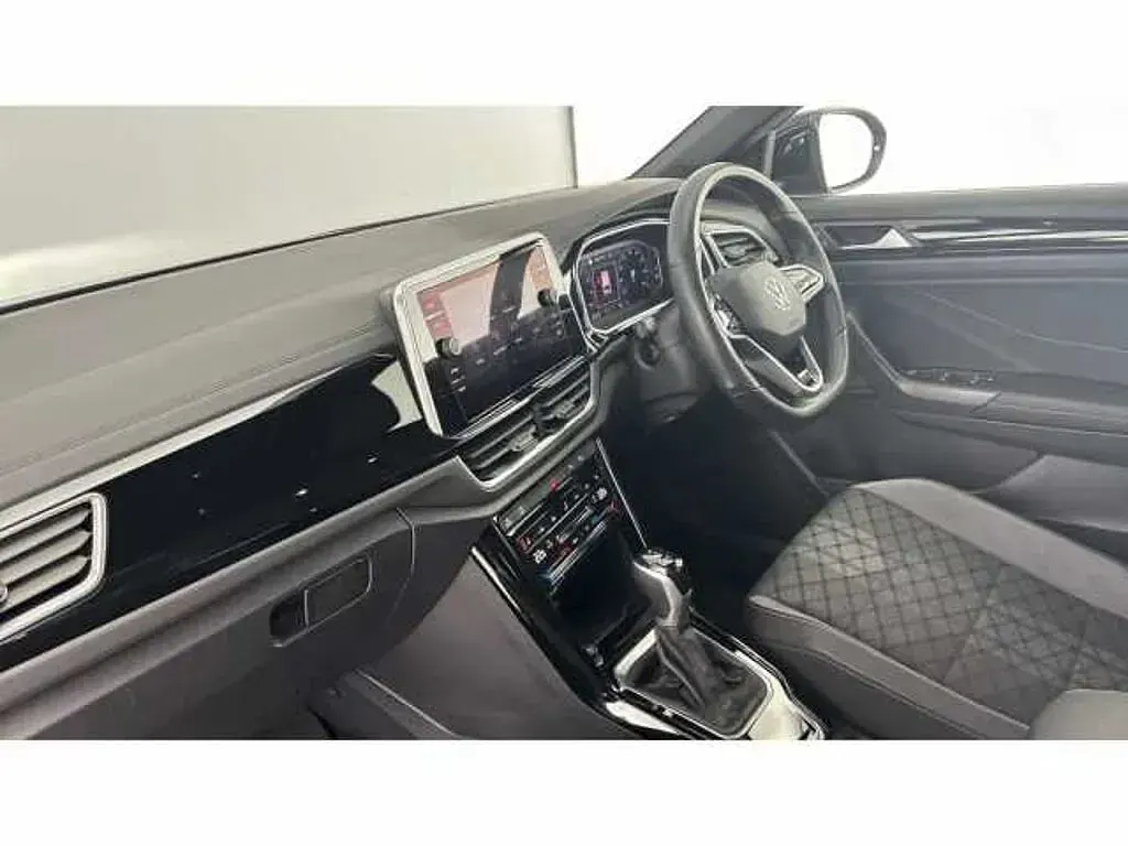 Used VW T-Roc R-line 150 HP (110 kW) 2023 Deep black pearl SUV
