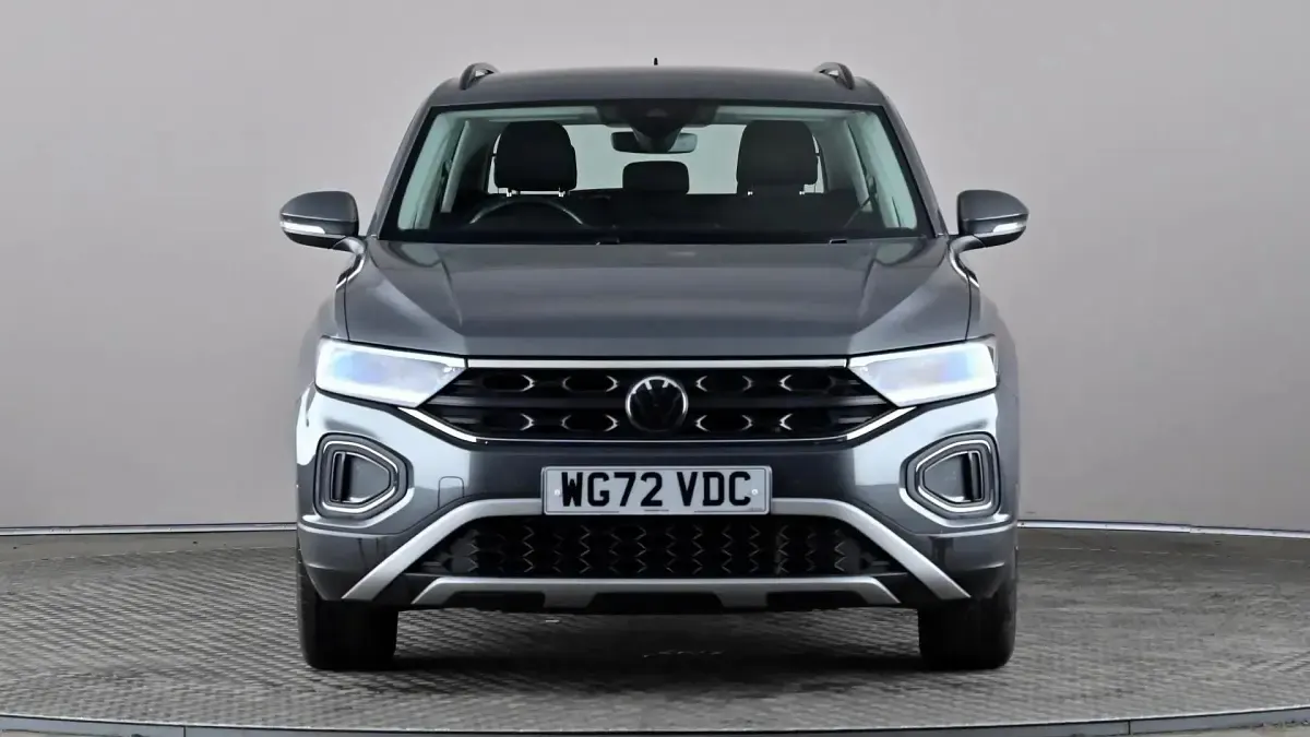 Usado VW T-Roc Life 110 HP (80 kW) 2023 Cinzento SUV