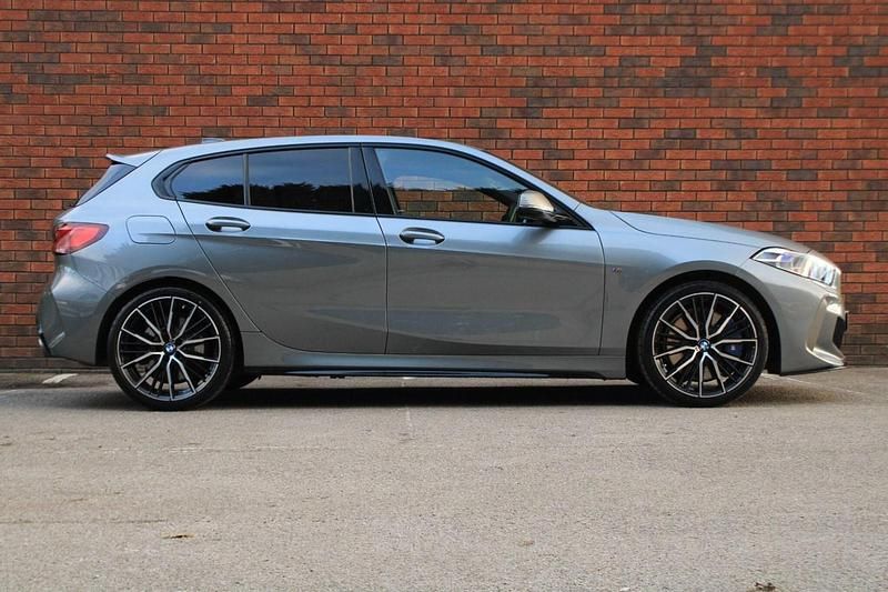 Usado BMW M135 Shadowline 2023 Cinzento Citadino