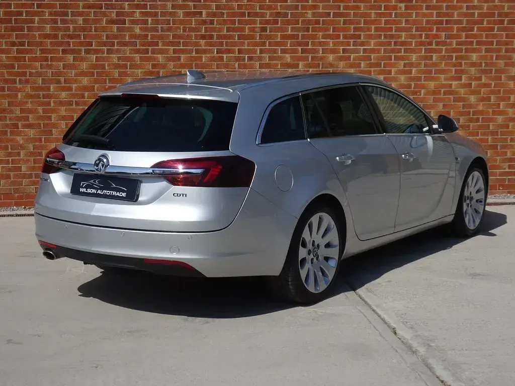 Used Vauxhall Insignia Elite 170 HP (125 kW) 2017 Silver Estate