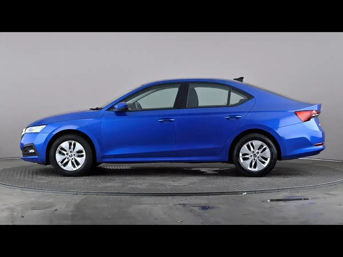 Used Skoda Octavia SE Technology 110 HP (80 kW) 2021 Blue Hatchback