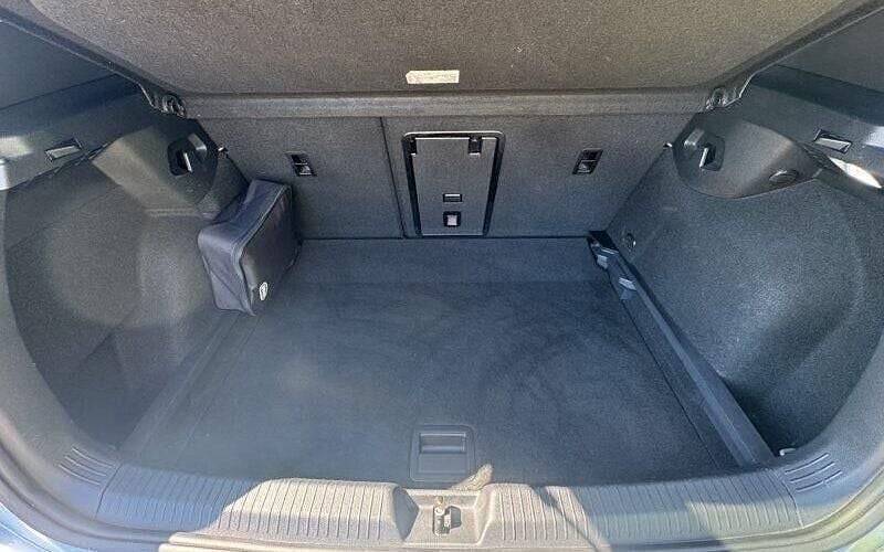Usado VW Golf VIII R-line 131 HP (96 kW) 2024 Citadino
