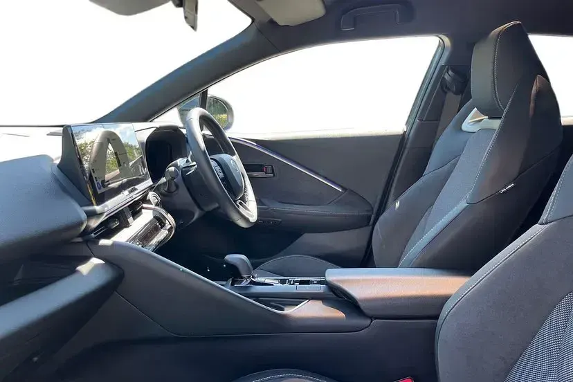 Used Toyota C-HR 140 HP (102 kW) 2026 Ash grey with black roof SUV