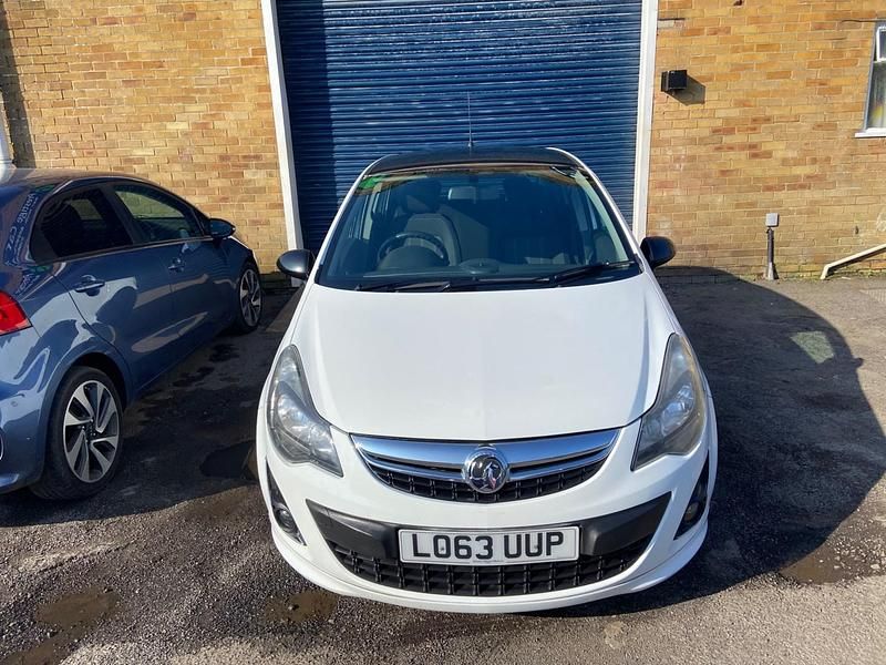 Used Vauxhall Corsa Edition 85 HP (62 kW) 2014 White Hatchback