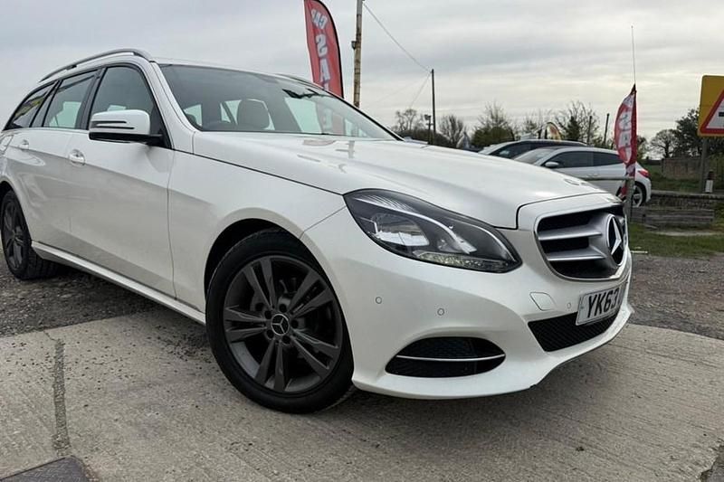 Used Mercedes E220 SE 2013 White Estate