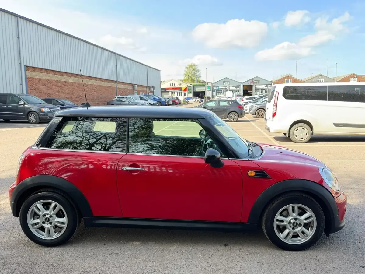 Usado Mini Cooper Hatch 2012 Rojo Utilitario