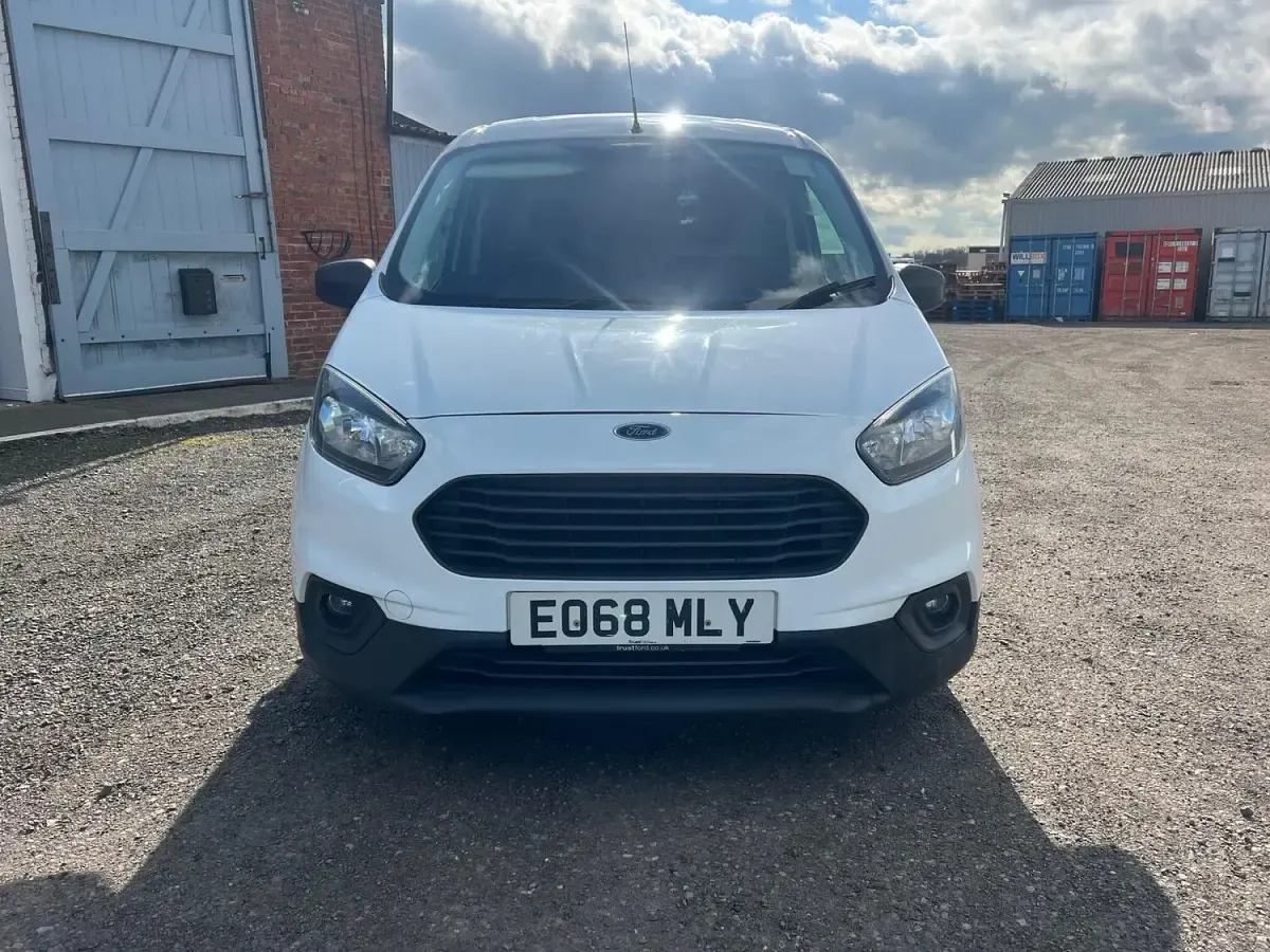 Used Ford Transit Courier Trend 100 HP (73 kW) 2018 White Van
