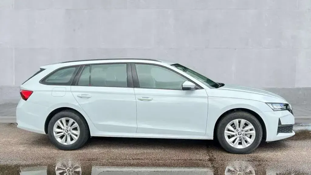 Used Skoda Octavia SE Technology 150 HP (110 kW) 2025 Moon white metallic Estate