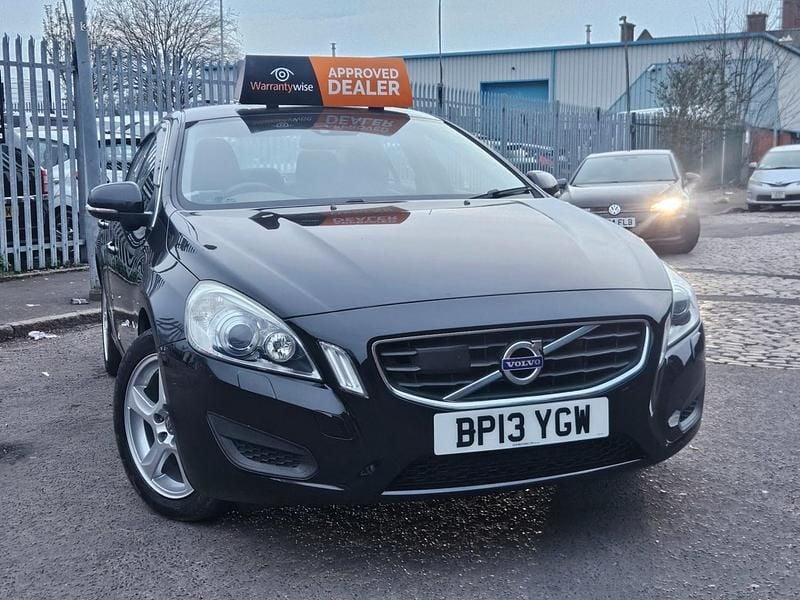 Usado Volvo S60 SE Lux 150 HP (110 kW) 2013 Preto Sedan