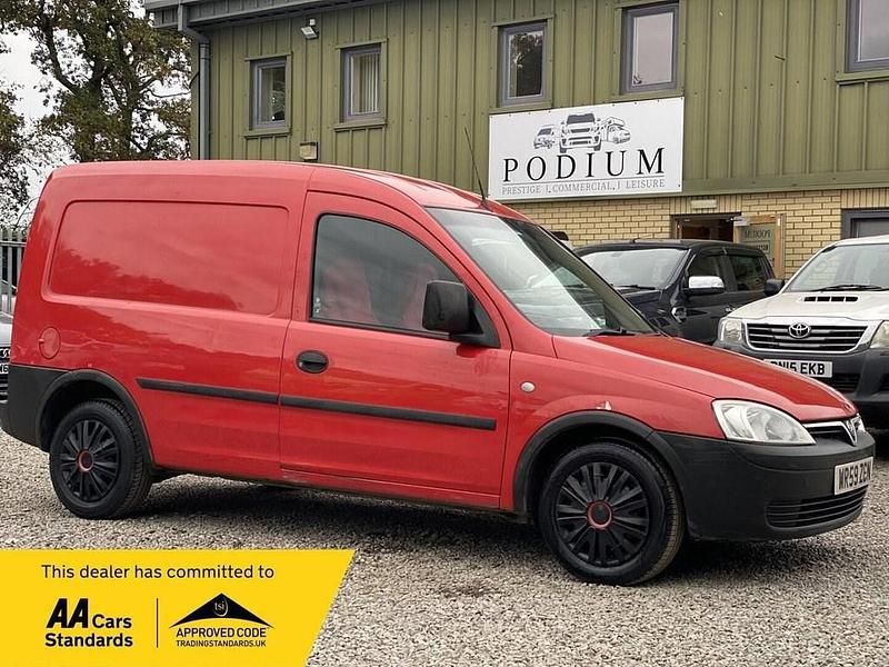 Red Used 2009 Vauxhall Combo MPV | £1,490 (Good price) - Image 1/3
