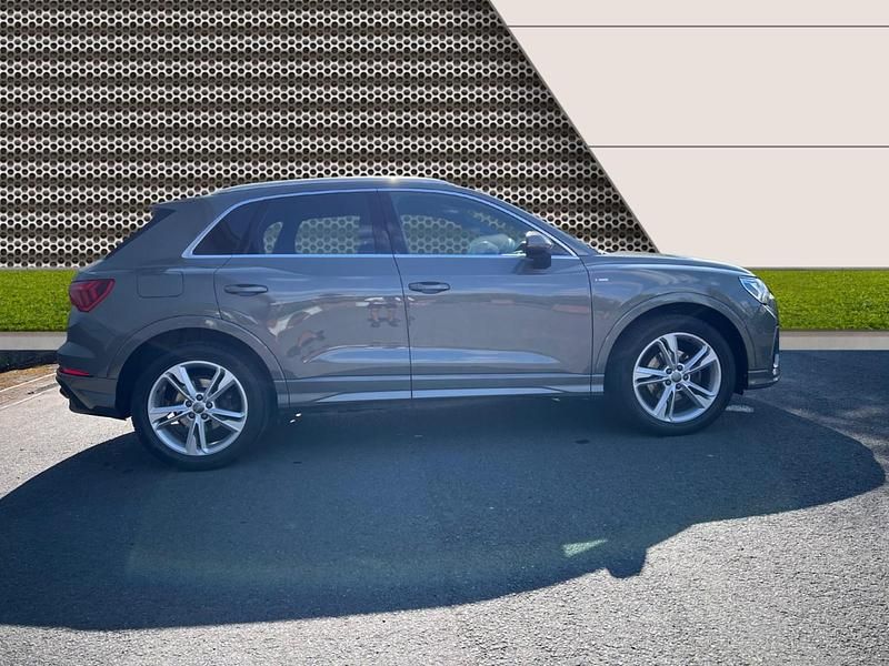 Używany Audi Q3 Exclusive 150 KM (110 kW) 2019 Szary SUV