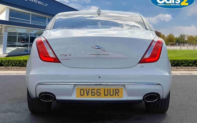 Used Jaguar XJ 306 HP (225 kW) 2019 Sedan