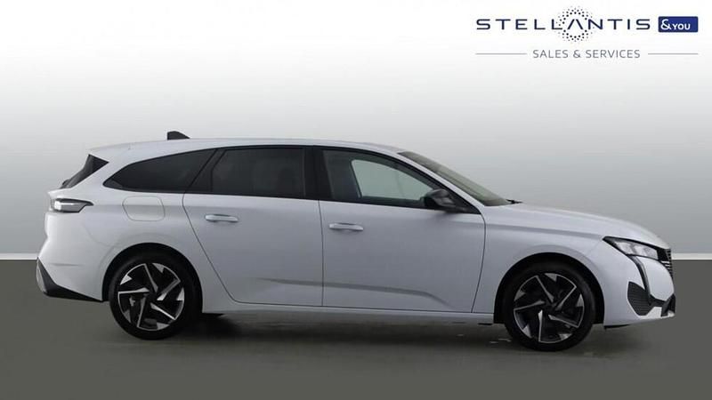 Used Peugeot 308 SW Allure 129 HP (94 kW) 2024 White Estate
