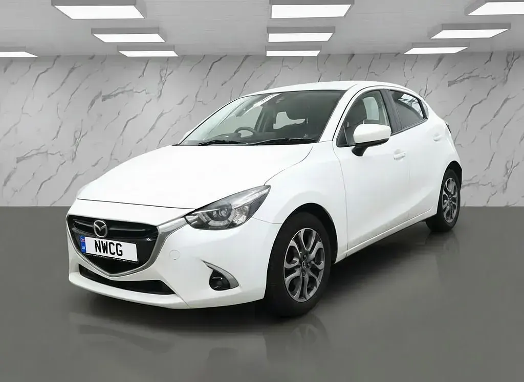 Begagnad Mazda 2 Inclusive 90 HK (66 kW) 2019 Vit Halvkombi