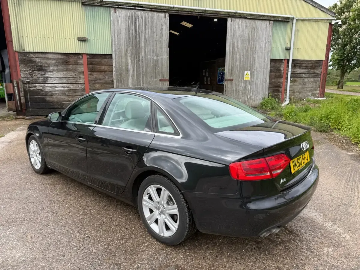 Gebraucht Audi A4 Design 136 PS (100 kW) 2010 Schwarz Limousine