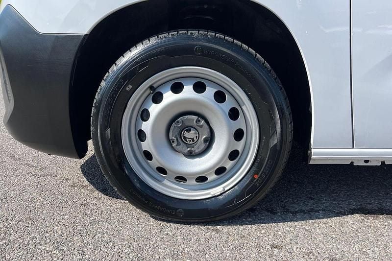 Used Vauxhall Combo S 102 HP (75 kW) 2024 White MPV