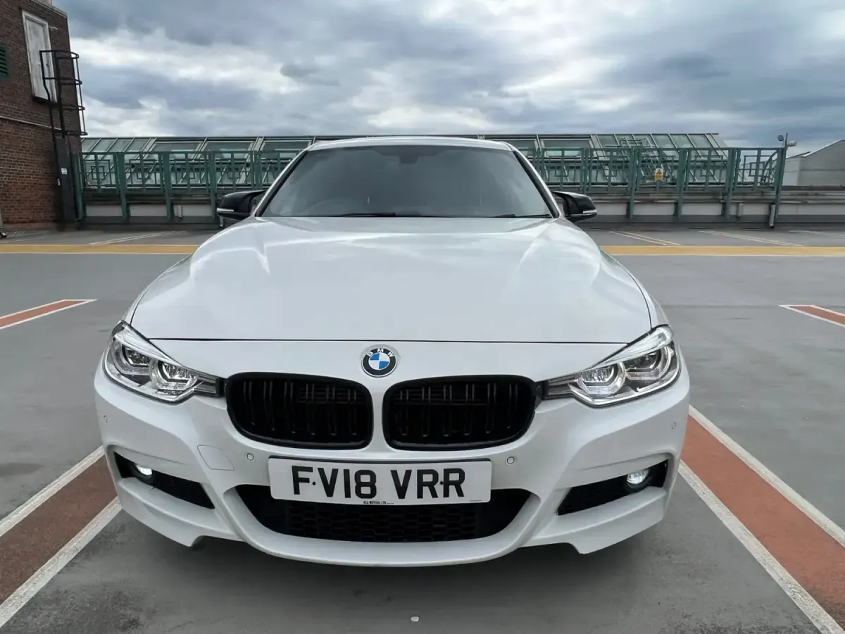 Begagnad BMW 330e M Sport 2018 Vit Sedan